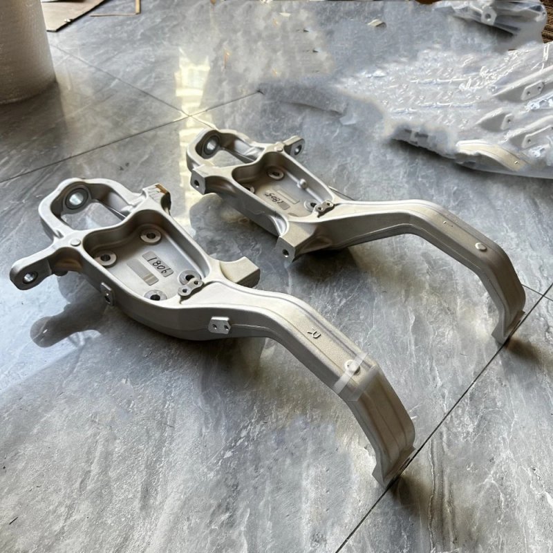 OEM 670001805 670001806 Front Column Assembly, Steering Knuckle for  Ghibli, Quattroporte 3.0 V6 2WD